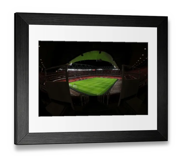 Framed Print : Premier League Showdown: Arsenal vs Southampton (2014-15) - Battle at the Emirates Framed Print : Premier League Showdown: Arsenal vs Southampton (2014-15) - Battle at the Emirates