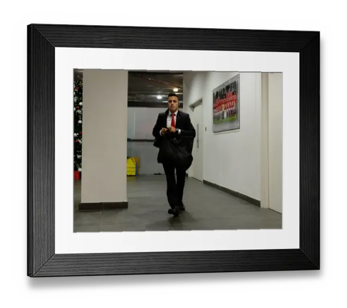 Framed Print : Arsenal's Alexis Sanchez Gears Up for Arsenal v Southampton Clash (2014-15) Framed Print : Arsenal's Alexis Sanchez Gears Up for Arsenal v Southampton Clash (2014-15)