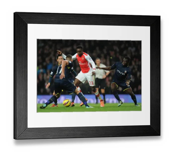 Framed Print : Arsenal's Danny Welbeck Faces Off Against Southampton's Toby Alderweireld and Victor Wanyama Framed Print : Arsenal's Danny Welbeck Faces Off Against Southampton's Toby Alderweireld and Victor Wanyama
