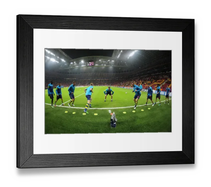 Framed Print : Galatasaray AS v Arsenal FC - UEFA Champions League