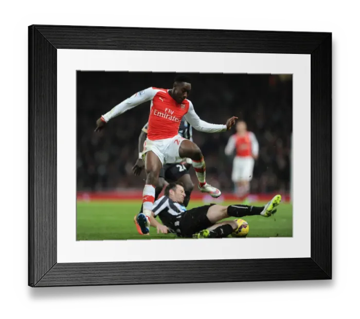 Framed Print : Intense Battle: Welbeck vs Williamson - Arsenal vs Newcastle United, December 2014 Framed Print : Intense Battle: Welbeck vs Williamson - Arsenal vs Newcastle United, December 2014