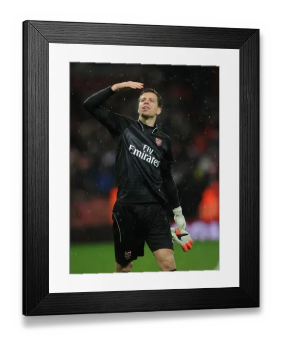 Framed Print : Victorious Wojciech Szczesny: Arsenal's Goalkeeper Celebrates Win Against QPR (2014-15)