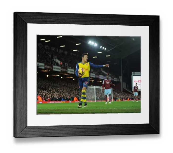Framed Print : Alexis Sanchez in Action: West Ham United vs. Arsenal, Premier League 2014-15 Framed Print : Alexis Sanchez in Action: West Ham United vs. Arsenal, Premier League 2014-15