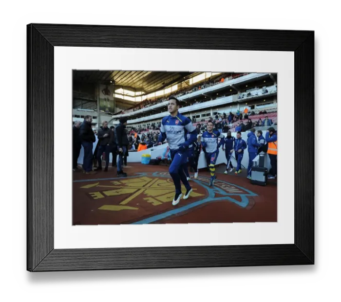 Framed Print : Arsenal's Alexis Sanchez Warming Up Ahead of West Ham Clash (2014-15)