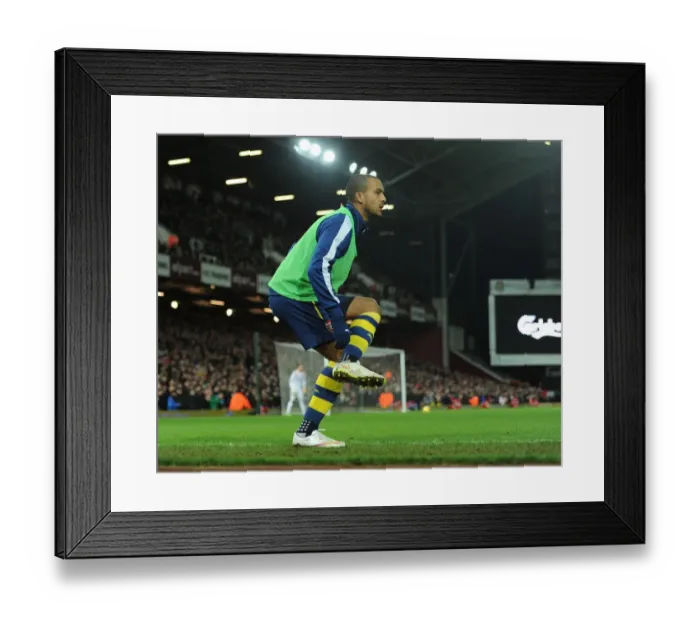 Framed Print : Theo Walcott Prepares for Arsenal's Clash with West Ham United (2014-15) Framed Print : Theo Walcott Prepares for Arsenal's Clash with West Ham United (2014-15)