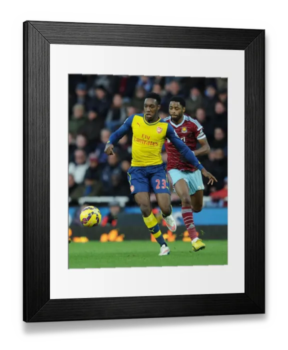 Framed Print : Battle of the Midfield: Welbeck vs. Song - Arsenal vs. West Ham (December 2014) Framed Print : Battle of the Midfield: Welbeck vs. Song - Arsenal vs. West Ham (December 2014)
