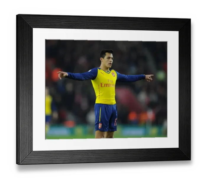Framed Print : Arsenal's Alexis Sanchez in Action Against Southampton (Premier League 2014-15) Framed Print : Arsenal's Alexis Sanchez in Action Against Southampton (Premier League 2014-15)