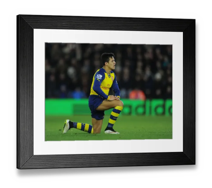 Framed Print : Alexis Sanchez in Action: Southampton vs. Arsenal (2014-15)