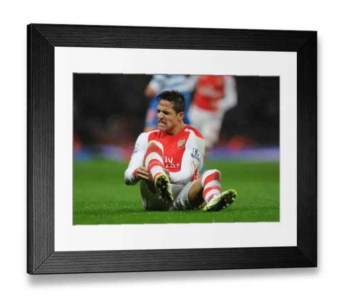 Framed Print : Alexis Sanchez: In Action for Arsenal Against Queens Park Rangers (2014-15) Framed Print : Alexis Sanchez: In Action for Arsenal Against Queens Park Rangers (2014-15)