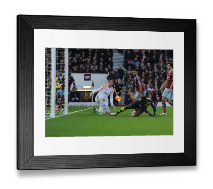 Framed Print : Welbeck Scores the Second: Arsenal's Victory over West Ham United (December 2014) Framed Print : Welbeck Scores the Second: Arsenal's Victory over West Ham United (December 2014)