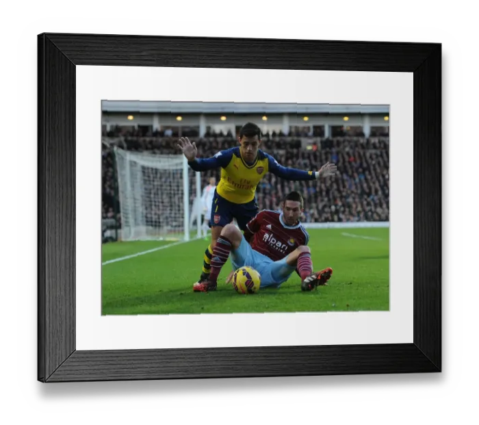 Framed Print : Clash at the Boleyn: Sanchez vs. Amalfitano - Arsenal vs. West Ham, Premier League 2014-15