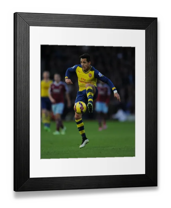 Framed Print : Alexis Sanchez in Action: Arsenal vs. West Ham United - Premier League Clash (2014-15) Framed Print : Alexis Sanchez in Action: Arsenal vs. West Ham United - Premier League Clash (2014-15)