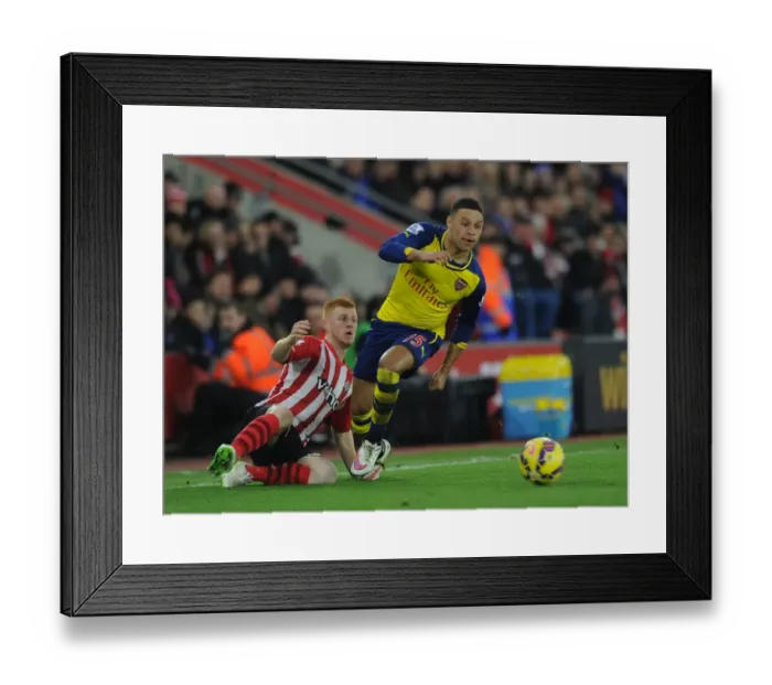 Framed Print : Arsenal's Oxlade-Chamberlain Outwits Southampton's Reed in Premier League Clash (January 2015)