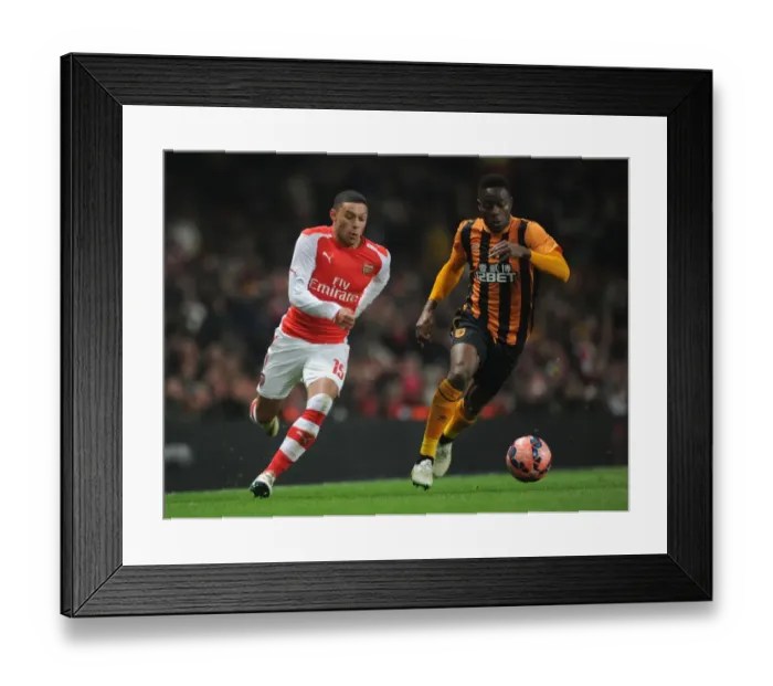 Framed Print : Arsenal's Alex Oxlade-Chamberlain vs. Hull City's Maynor Figueroa: A FA Cup Showdown Framed Print : Arsenal's Alex Oxlade-Chamberlain vs. Hull City's Maynor Figueroa: A FA Cup Showdown