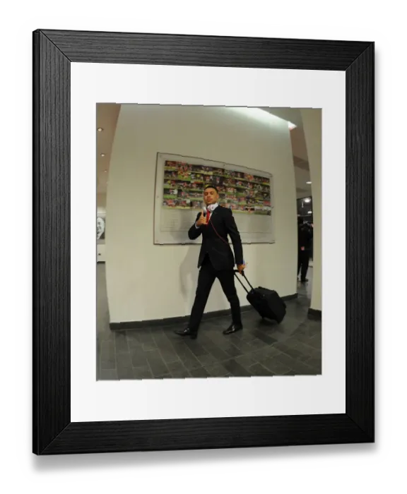 Framed Print : Arsenal FC: Alex Oxlade-Chamberlain Heads to the Changing Room Before FA Cup Match vs Hull City (2014-15)