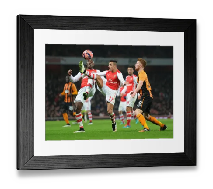 Framed Print : Arsenal vs Hull City: FA Cup Clash - Sanchez and Campbell in Action Framed Print : Arsenal vs Hull City: FA Cup Clash - Sanchez and Campbell in Action