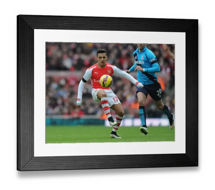Framed Print : Arsenal's Alexis Sanchez in Action against Stoke City - Premier League 2014-15