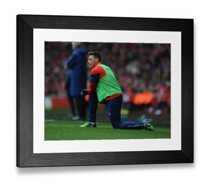 Framed Print : Arsenal's Mesut Ozil in Action against Stoke City (Premier League 2014-15) Framed Print : Arsenal's Mesut Ozil in Action against Stoke City (Premier League 2014-15)