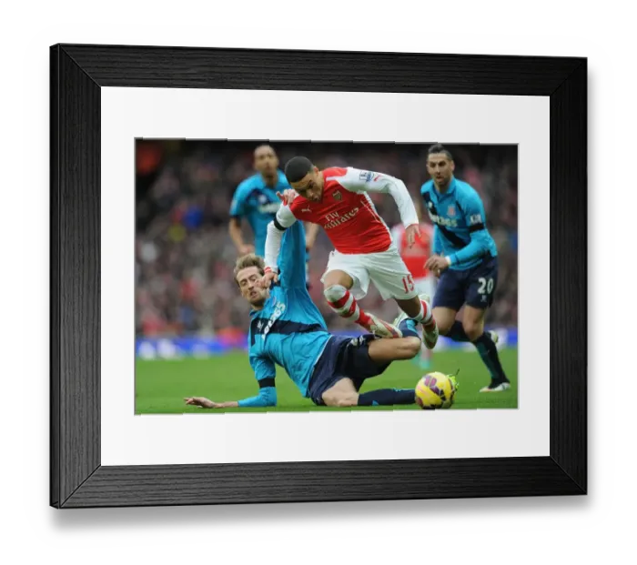 Framed Print : Arsenal vs Stoke City: Oxlade-Chamberlain Tackles Crouch in Intense Premier League Clash