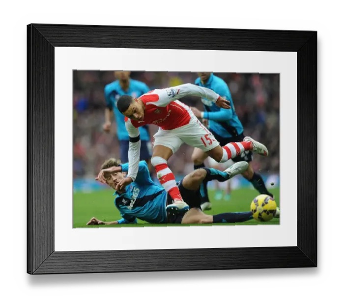 Framed Print : Intense Battle: Oxlade-Chamberlain vs Crouch - Arsenal vs Stoke City (2014-15)