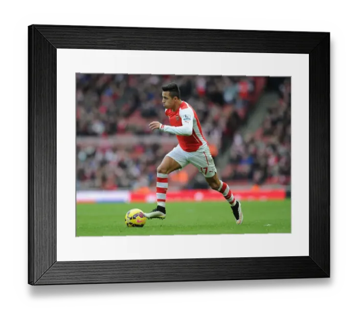 Framed Print : Alexis Sanchez in Action: Arsenal vs Stoke City (Premier League 2014-15)