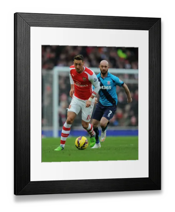 Framed Print : Mesut Ozil: Arsenal vs Stoke City, Premier League 2014-15 - In Action