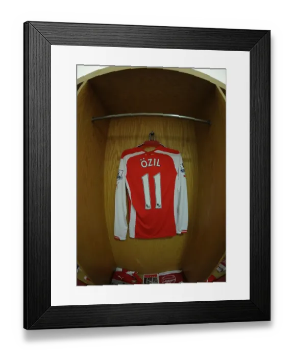 Framed Print : Arsenal Changing Room: Mesut Ozil's Shirt Before Arsenal vs Stoke City (2014-15) Framed Print : Arsenal Changing Room: Mesut Ozil's Shirt Before Arsenal vs Stoke City (2014-15)