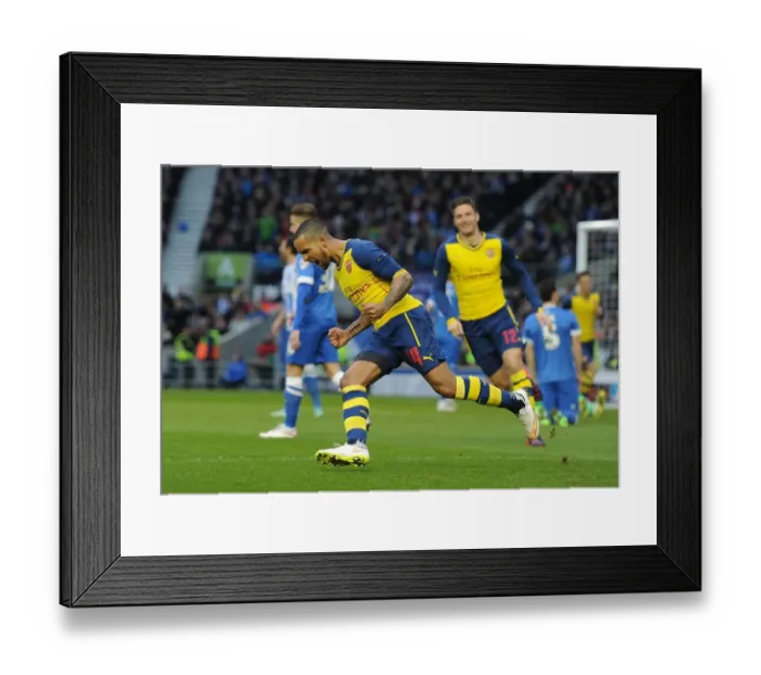 Framed Print : Theo Walcott's FA Cup-Winning Goal: Arsenal's Triumph over Brighton & Hove Albion (FA Cup 2014 / 15)
