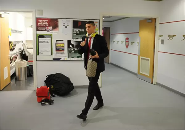 Arsenal FC: Gabriel's Pre-Match Routine vs Aston Villa (Premier League, 2015)