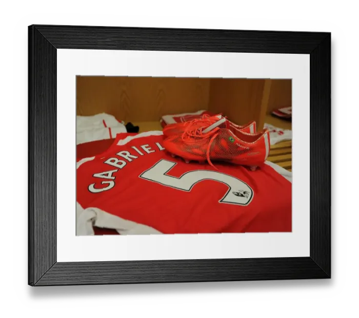 Framed Print : Arsenal's Gabriel Prepares for Battle: Arsenal v Aston Villa, Premier League 2015