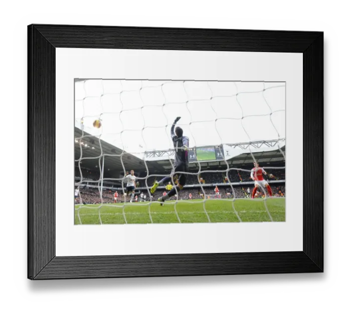Framed Print : Mesut Ozil Scores the Winner: Tottenham vs. Arsenal, Premier League 2014-15 Framed Print : Mesut Ozil Scores the Winner: Tottenham vs. Arsenal, Premier League 2014-15