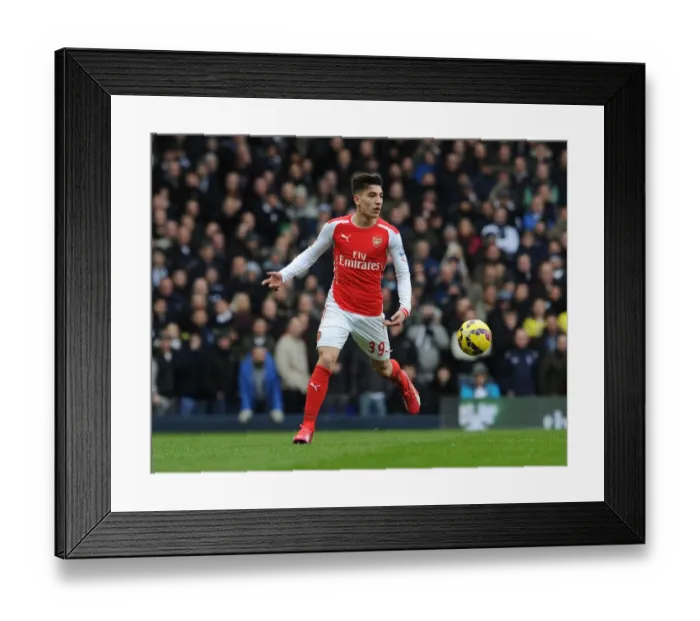 Framed Print : Hector Bellerin in Action: Tottenham vs. Arsenal, Premier League 2014-15