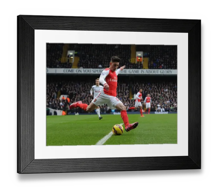Framed Print : Hector Bellerin in Action: Tottenham vs Arsenal, Premier League 2014-15 Framed Print : Hector Bellerin in Action: Tottenham vs Arsenal, Premier League 2014-15