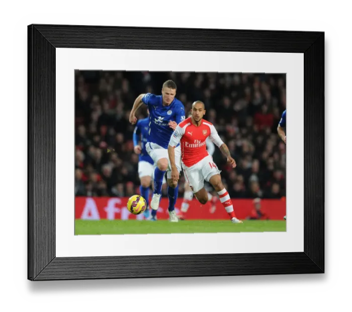 Framed Print : Theo Walcott Dashes Past Robert Huth: Arsenal vs Leicester City, Premier League 2014-15