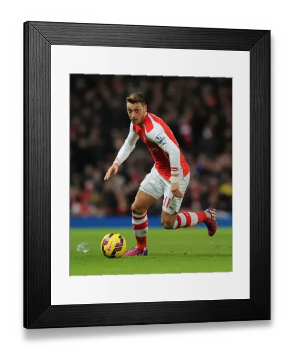 Framed Print : Mesut Ozil in Action: Arsenal vs. Leicester City (2014-15)