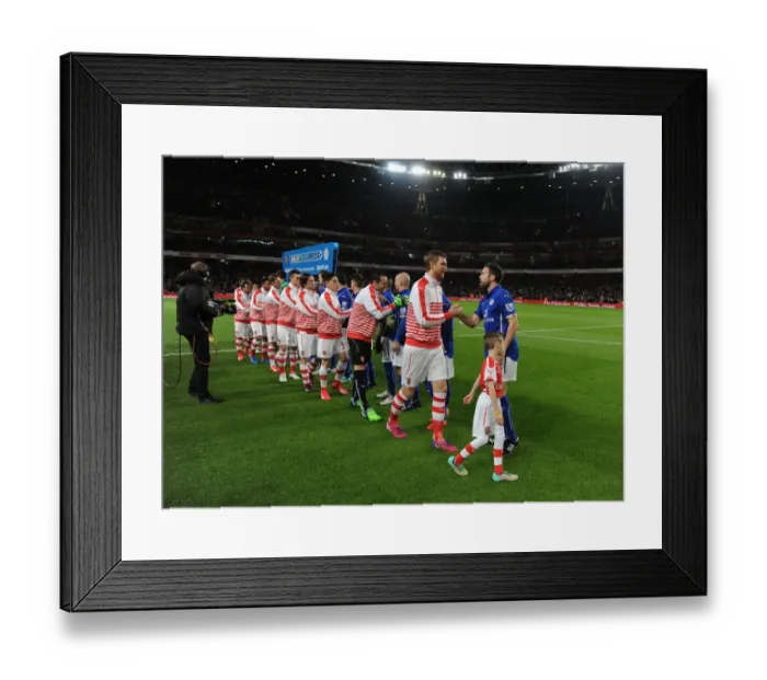 Framed Print : Arsenal vs Leicester City: Per Mertesacker and Matthew Upson Exchange Handshakes Before Kick-off (2015)