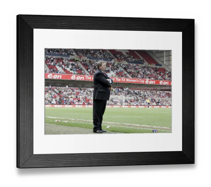 Framed Print : Arsenal Ladies Triumph: Vic Akers Leads to FA Womens Cup Victory over Leeds United (4-1)