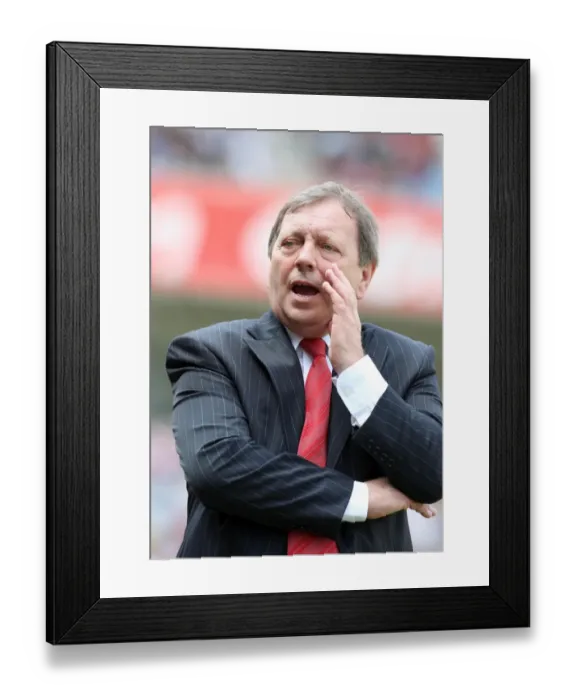 Framed Print : Arsenal Ladies Victorious FA Cup Final: 4-1 Over Leeds United (Vic Akers) Framed Print : Arsenal Ladies Victorious FA Cup Final: 4-1 Over Leeds United (Vic Akers)