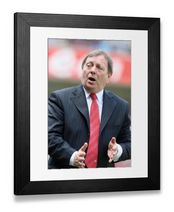Framed Print : Arsenal Ladies FA Cup Victory: 4-1 Over Leeds United - Celebrating Manager Vic Akers