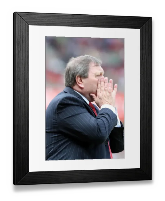 Framed Print : Arsenal Ladies Triumph Over Leeds United in the FA Women's Cup Final: Vic Akers Team Celebrates a 4:1 Victory