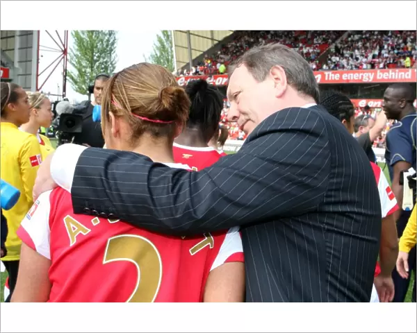 Vic Akers the Arsenal Ladies manager with Alex Scott (Arsenal)