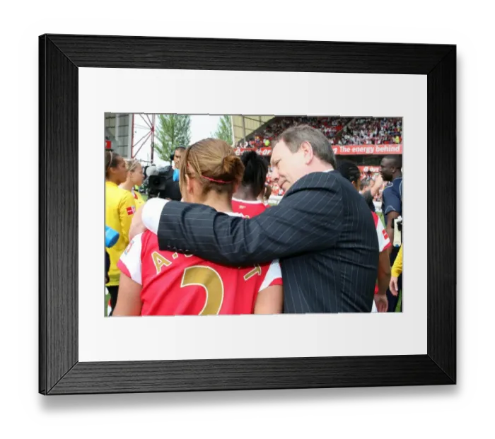 Framed Print : Vic Akers the Arsenal Ladies manager with Alex Scott (Arsenal)