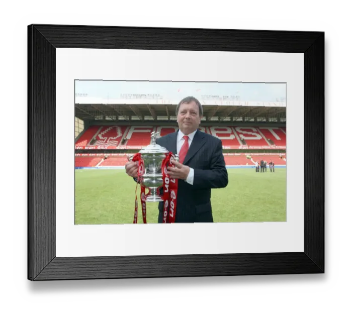 Framed Print : Arsenal Ladies Manager Vic Akers with the FA Cup Framed Print : Arsenal Ladies Manager Vic Akers with the FA Cup