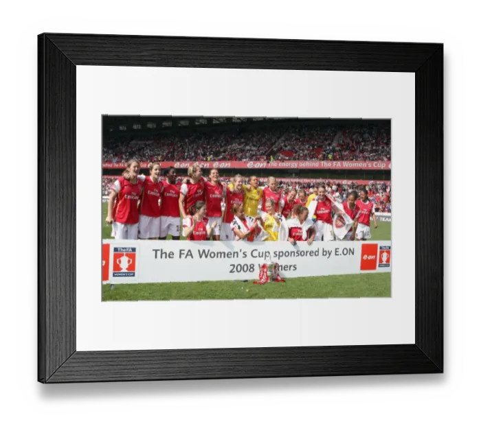 Framed Print : The Arsenal Ladies celebrate winning the FA Cup