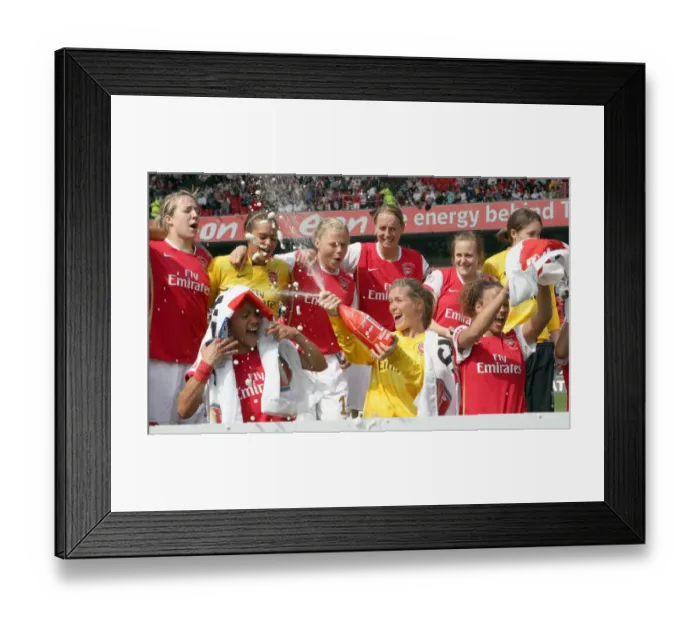 Framed Print : Emma Byrne (Arsenal) celebrates winning the FA Cup Framed Print : Emma Byrne (Arsenal) celebrates winning the FA Cup