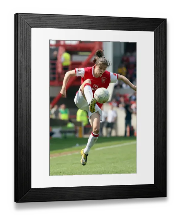 Framed Print : Arsenal Women's FA Cup Victory: Karen Carney Celebrates Over Leeds United (5 / 5 / 08)