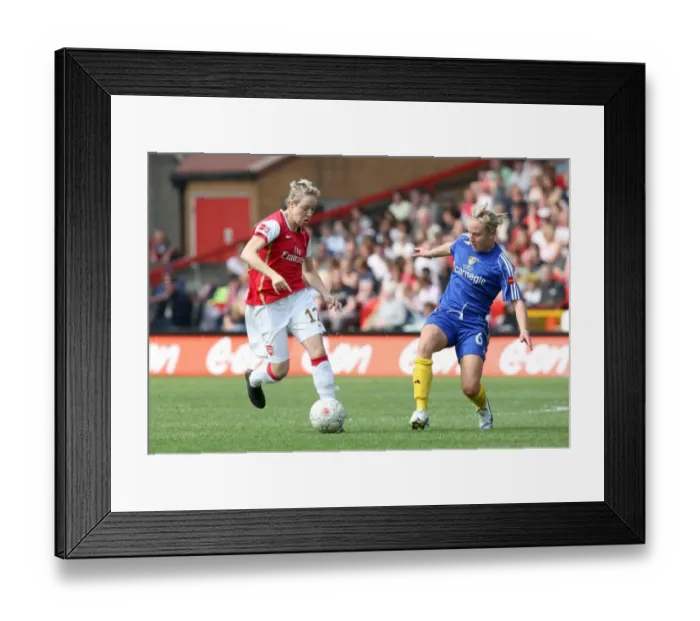 Framed Print : Gemma Davison (Arsenal) Katie Holtham (Leeds)