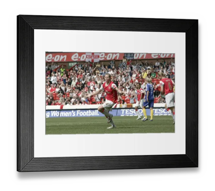 Framed Print : Jayne Ludlow Scores Arsenal's Second Goal in FA Womens Cup Final Victory Framed Print : Jayne Ludlow Scores Arsenal's Second Goal in FA Womens Cup Final Victory