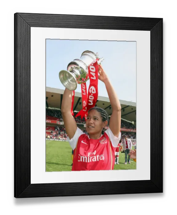 Framed Print : Mary Phillip (Arsenal) with the FA Cup Trophy Framed Print : Mary Phillip (Arsenal) with the FA Cup Trophy