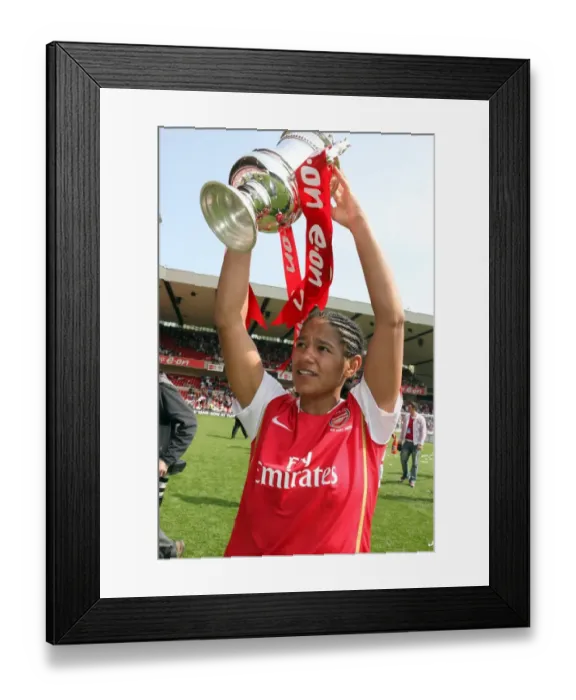 Framed Print : Mary Philip with the FA Cup: Arsenal Ladies Victory over Leeds United (5 / 5 / 08)